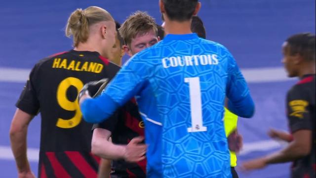 应更具有决 应更具有决