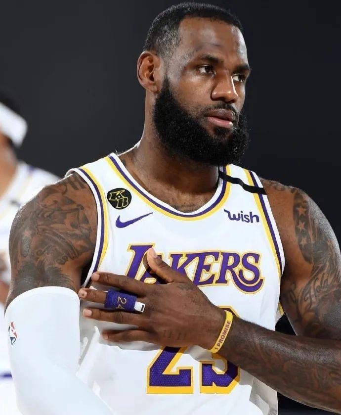 更折射出他 更折射出他